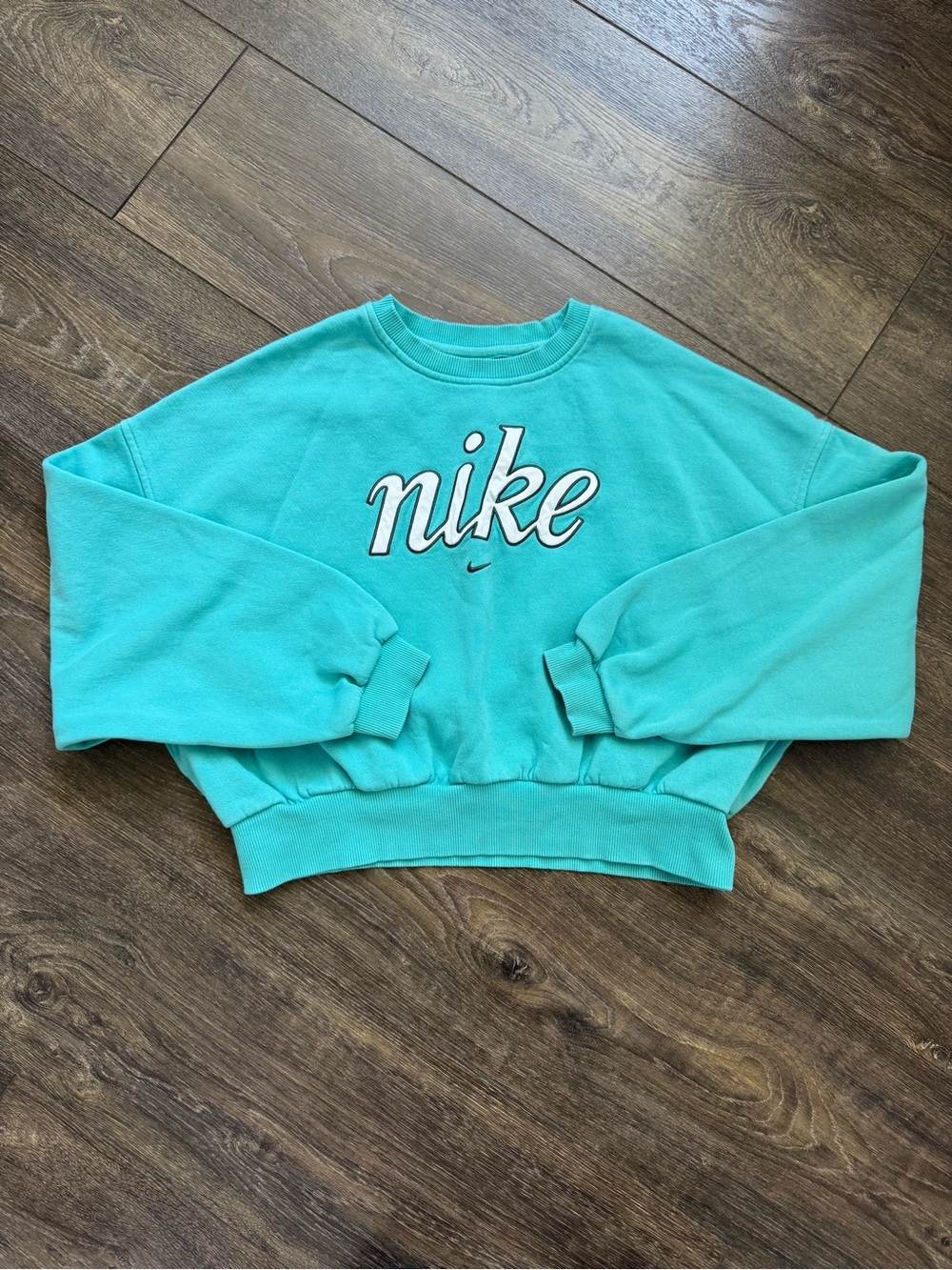 Nike Girls Medium (7/8) Aqua Cropped Sweatshirt Embroidered Logo Crewneck - Picture 2 of 8